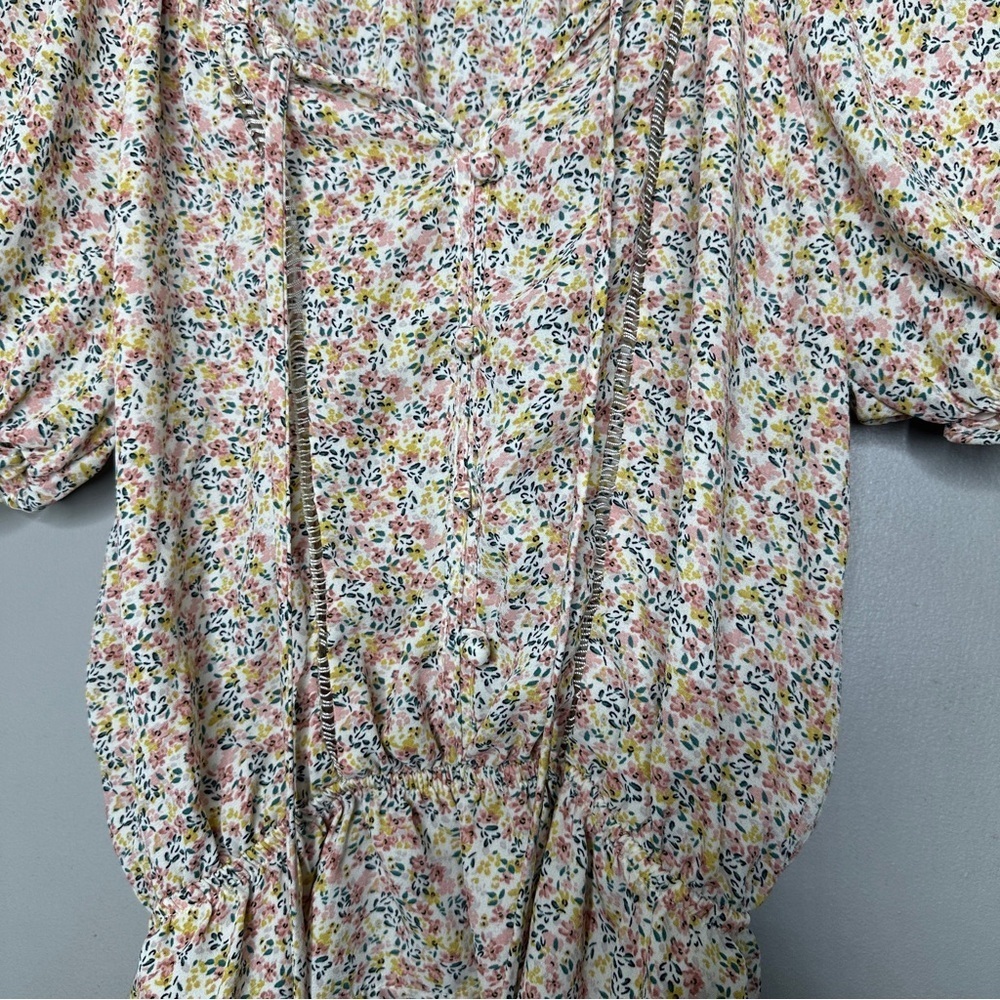 Sienna Sky floral cropped blouse - Picture 2 of 5